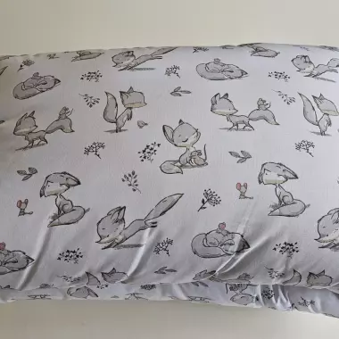 Polštář pro spaní na boku liška bílá